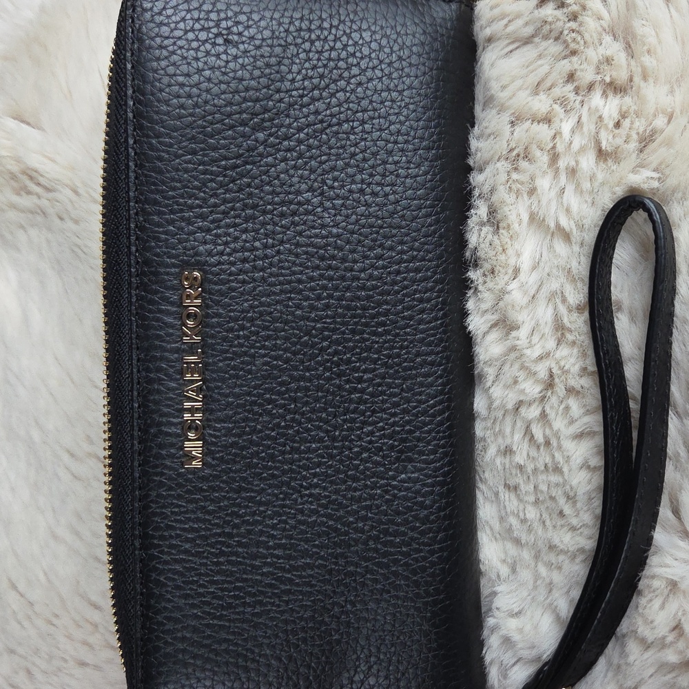 MICHAEL KORS Black Leather With Gold Wallet Wristlet With Strap EUC - Picture 12 of 12